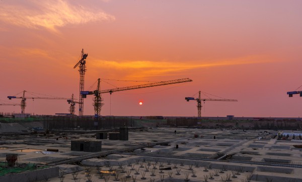 1550020978566056069.jpg 夕陽下的希冀 中原公司 鮑翰青 攝.jpg